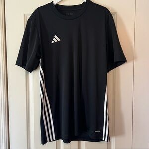 Adidas men’s Aeroready short sleeve performance t shirt. XL.